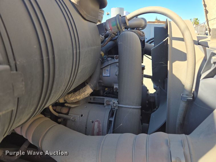 image for item EI4110 2010 International Durastar 4300 truck cab and chassis