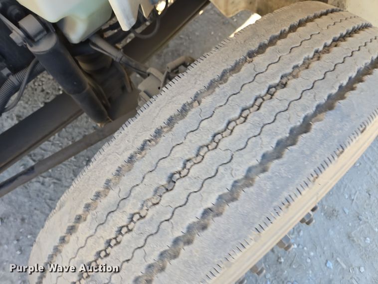 image for item EI4110 2010 International Durastar 4300 truck cab and chassis