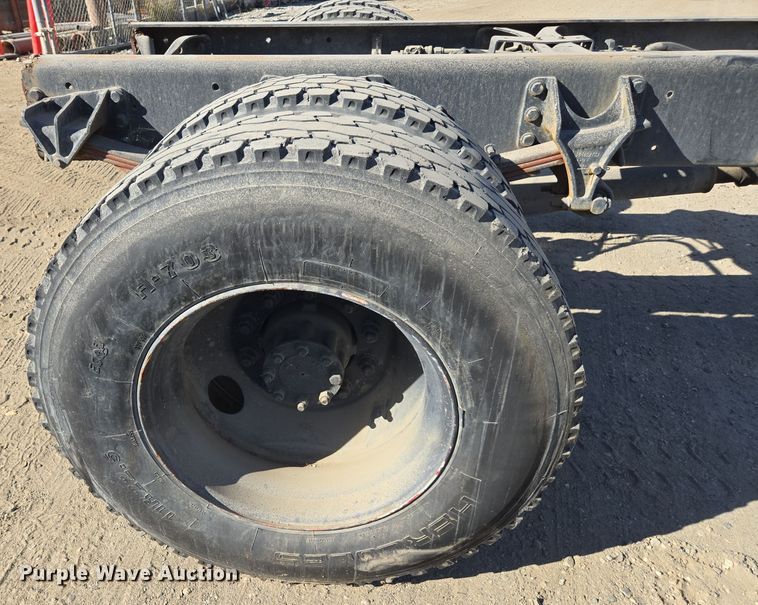 image for item EI4110 2010 International Durastar 4300 truck cab and chassis