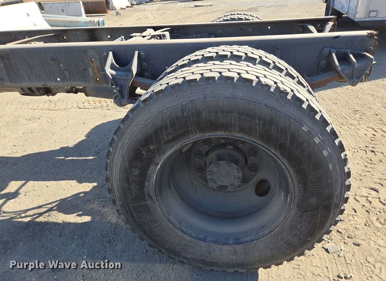 image for item EI4110 2010 International Durastar 4300 truck cab and chassis