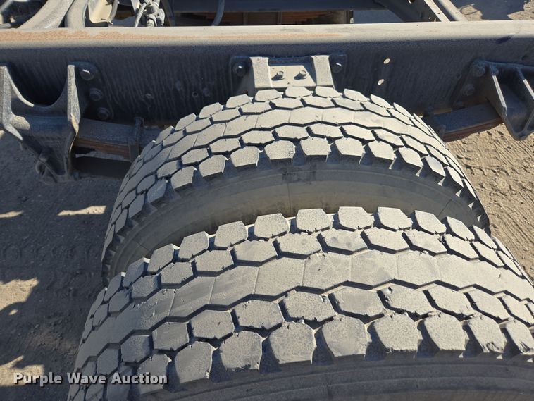 image for item EI4110 2010 International Durastar 4300 truck cab and chassis