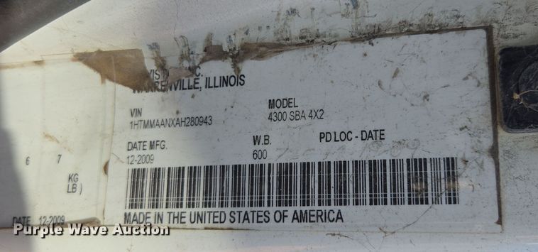 image for item EI4110 2010 International Durastar 4300 truck cab and chassis