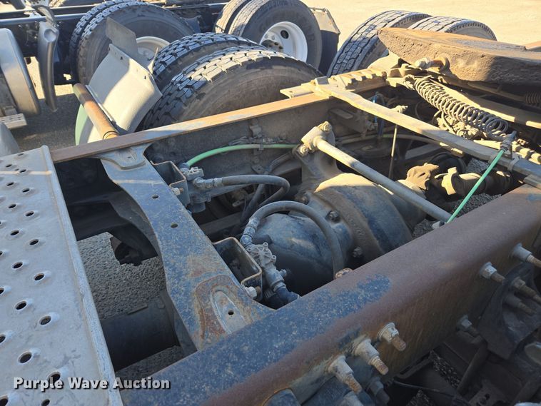 image for item EI4165 2015 Freightliner Cascadia 125 semi truck