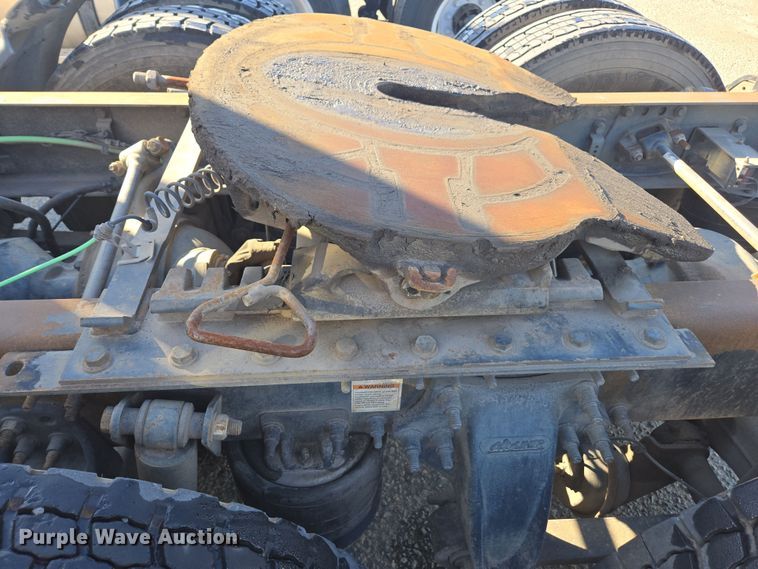 image for item EI4165 2015 Freightliner Cascadia 125 semi truck