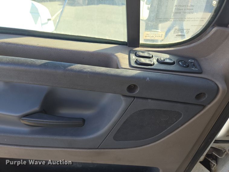 image for item EI4165 2015 Freightliner Cascadia 125 semi truck