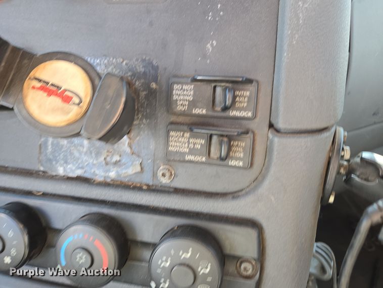 image for item EI4165 2015 Freightliner Cascadia 125 semi truck