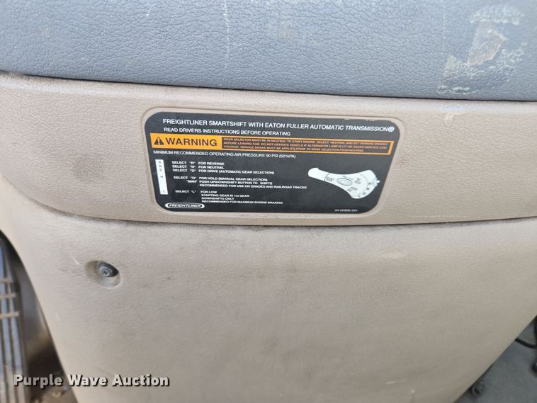 image for item EI4165 2015 Freightliner Cascadia 125 semi truck