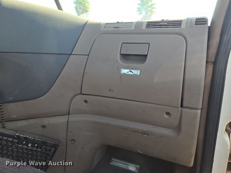 image for item EI4165 2015 Freightliner Cascadia 125 semi truck