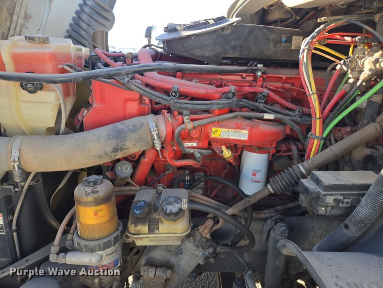 image for item EI4165 2015 Freightliner Cascadia 125 semi truck