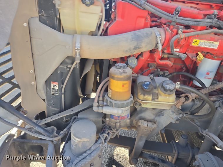 image for item EI4165 2015 Freightliner Cascadia 125 semi truck