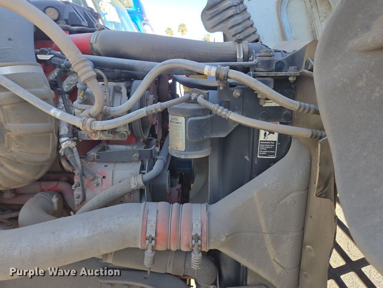 image for item EI4165 2015 Freightliner Cascadia 125 semi truck