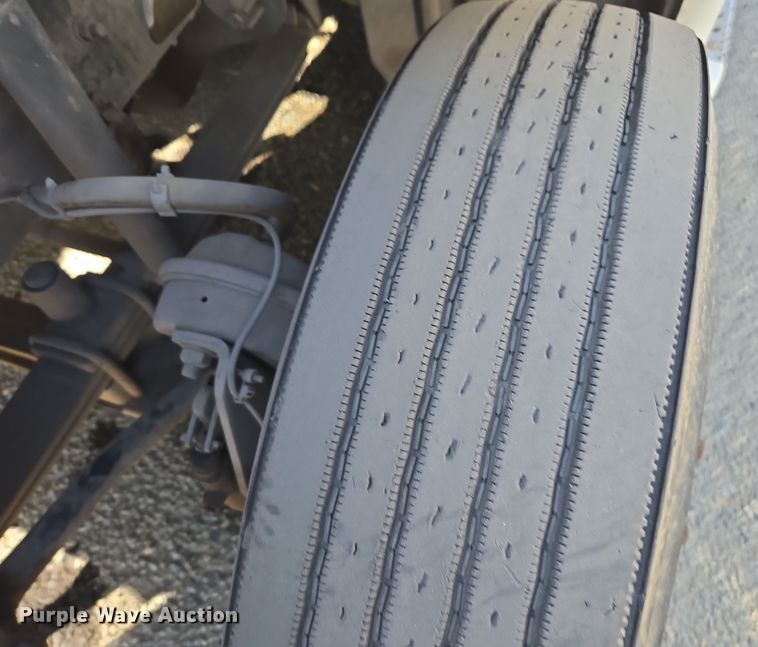 image for item EI4165 2015 Freightliner Cascadia 125 semi truck