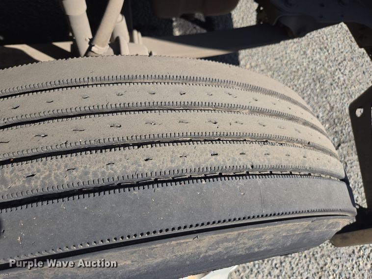 image for item EI4165 2015 Freightliner Cascadia 125 semi truck