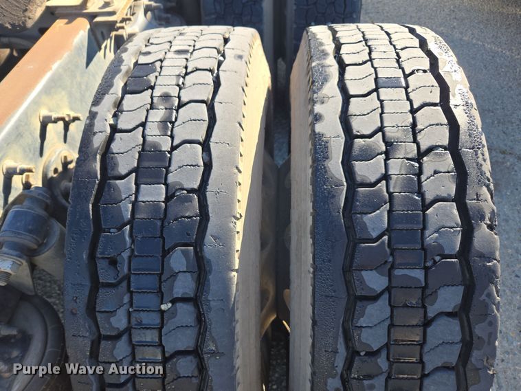 image for item EI4165 2015 Freightliner Cascadia 125 semi truck