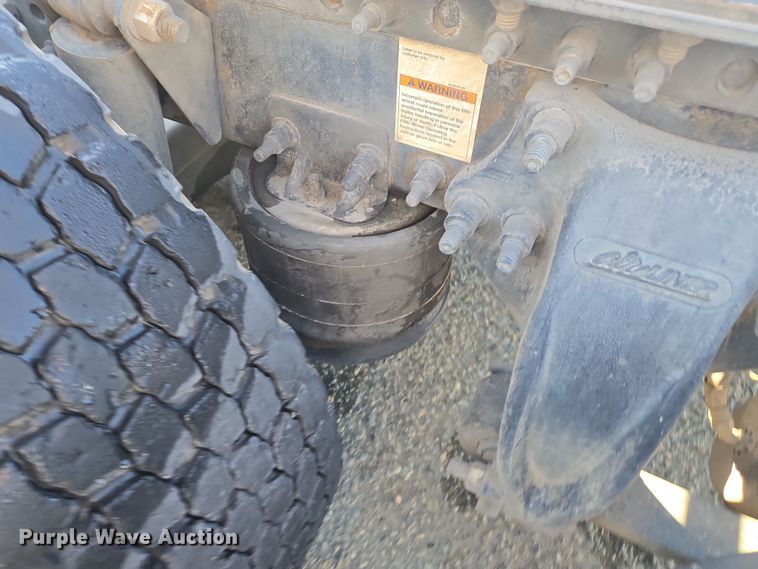 image for item EI4165 2015 Freightliner Cascadia 125 semi truck