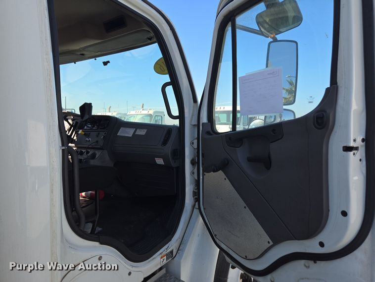 image for item EI4169 2016 Freightliner Business Class M2 106 refrigerated truck