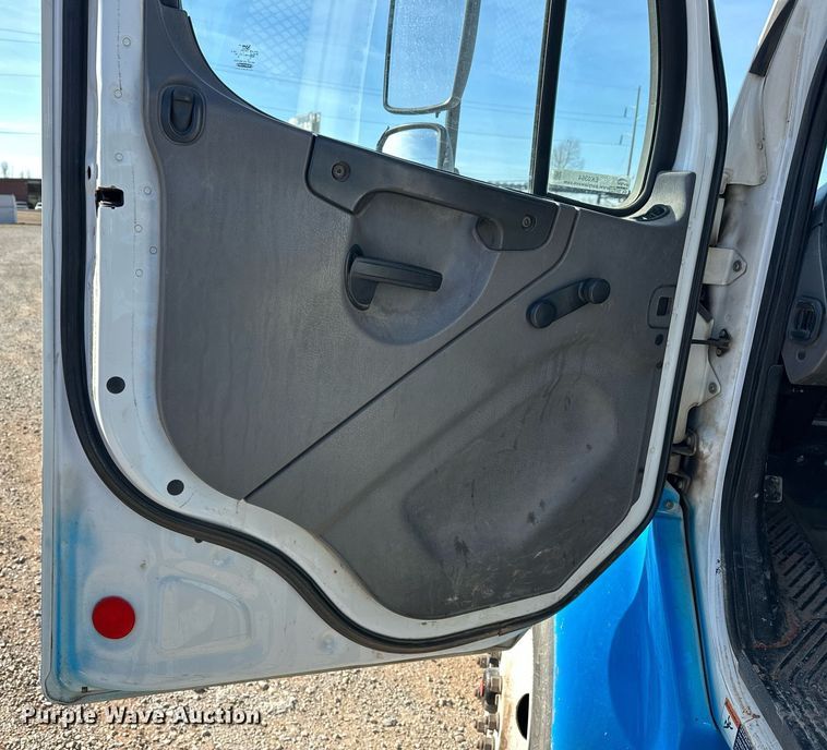 image for item EK0364 2014 Freightliner M2 flatbed truck