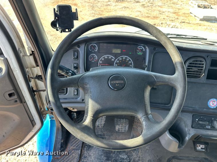 image for item EK0364 2014 Freightliner M2 flatbed truck