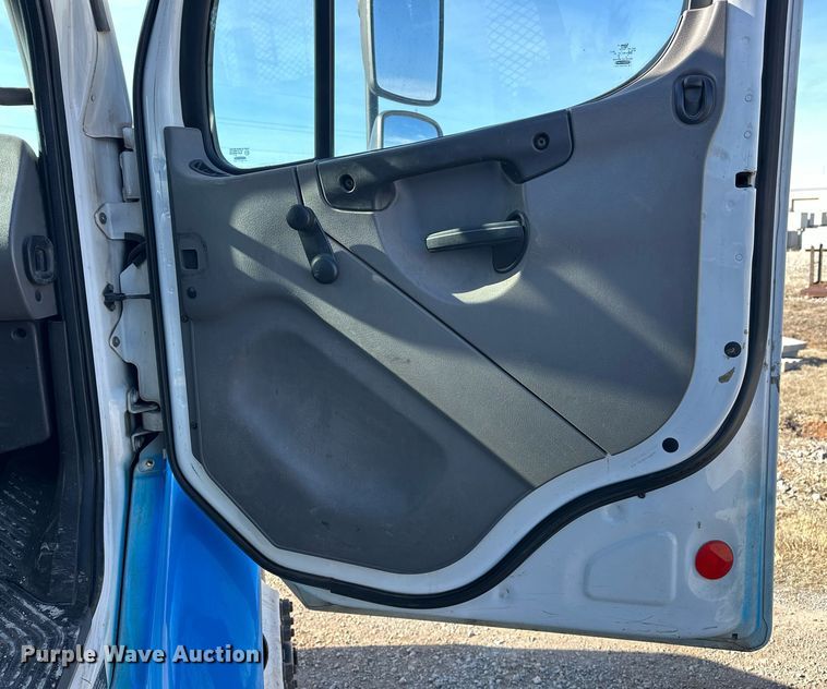 image for item EK0364 2014 Freightliner M2 flatbed truck