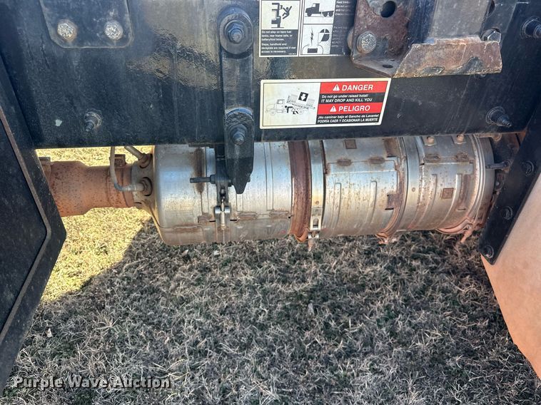 image for item EK0393 2019 Peterbilt 337 rollback truck