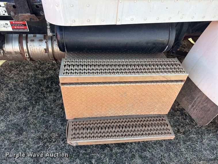 image for item EK0393 2019 Peterbilt 337 rollback truck