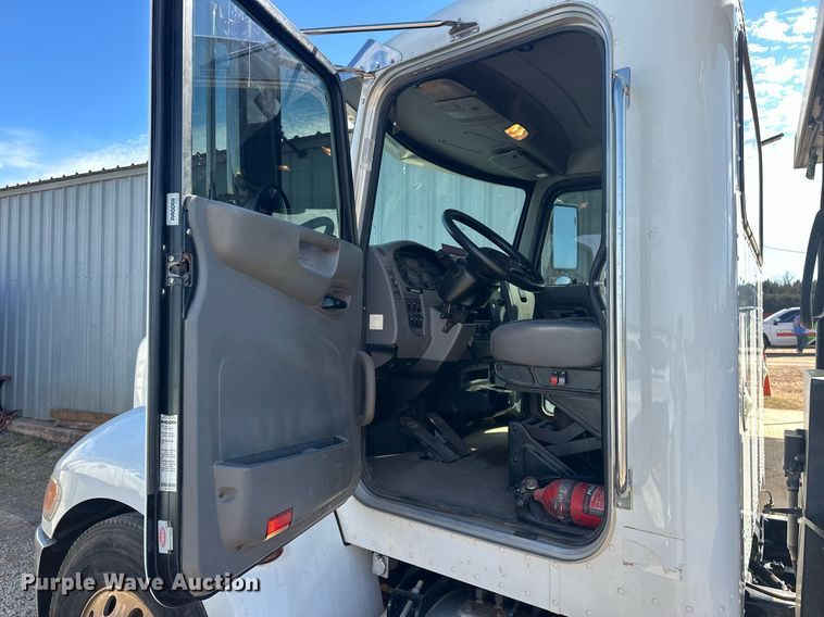 image for item EK0393 2019 Peterbilt 337 rollback truck