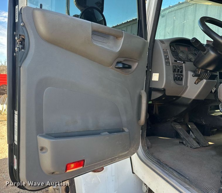 image for item EK0393 2019 Peterbilt 337 rollback truck