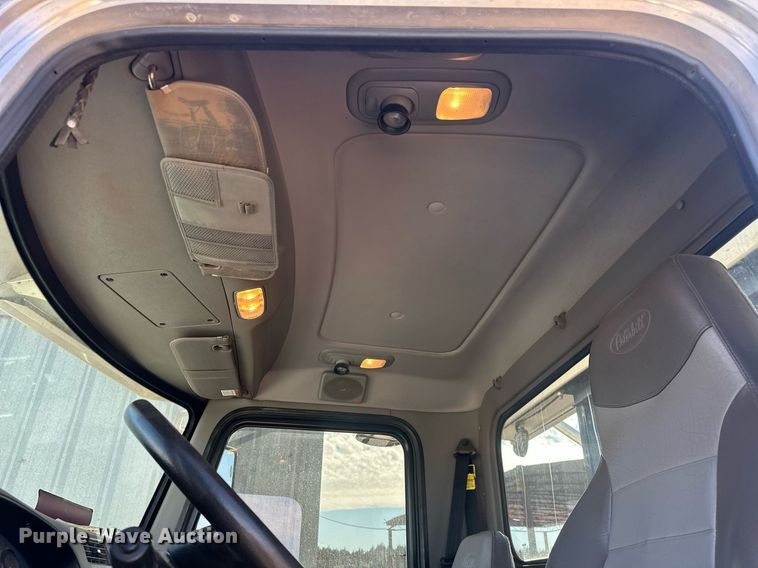 image for item EK0393 2019 Peterbilt 337 rollback truck