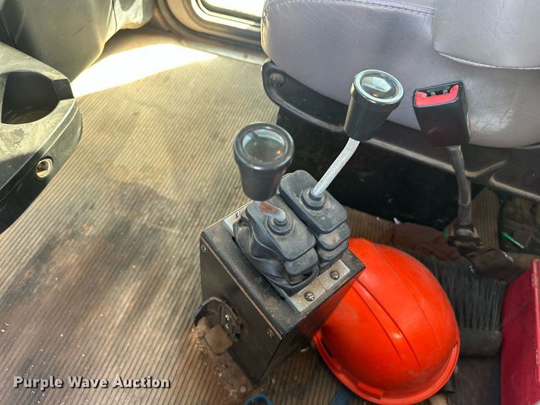 image for item EK0393 2019 Peterbilt 337 rollback truck