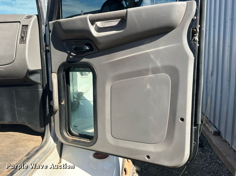 image for item EK0393 2019 Peterbilt 337 rollback truck