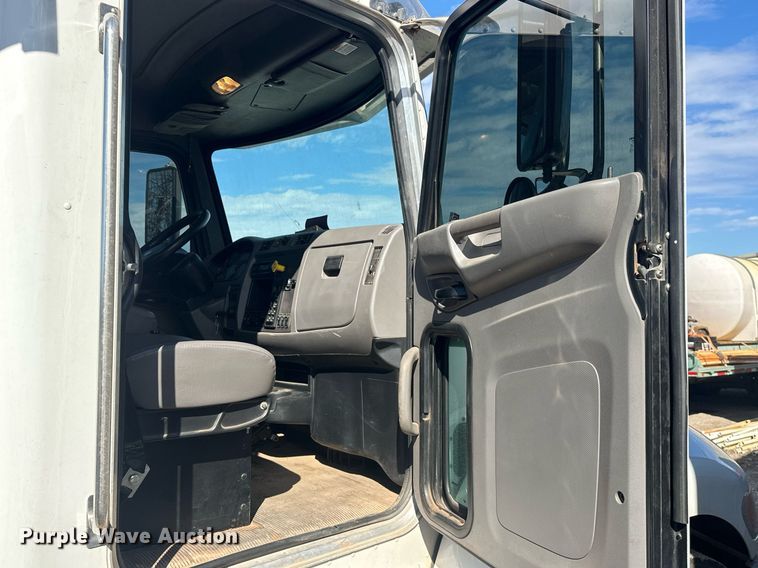 image for item EK0393 2019 Peterbilt 337 rollback truck