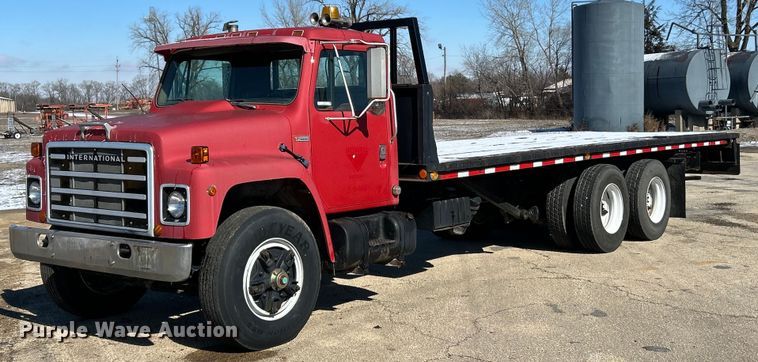 image for item EK2650 1981 International F1954 rollback truck