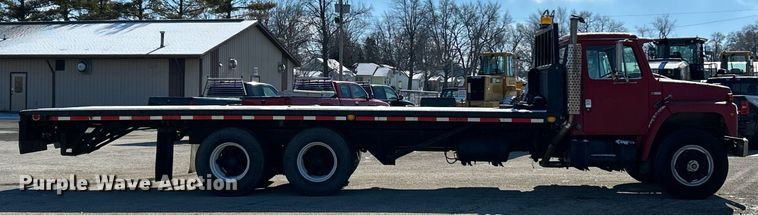 image for item EK2650 1981 International F1954 rollback truck