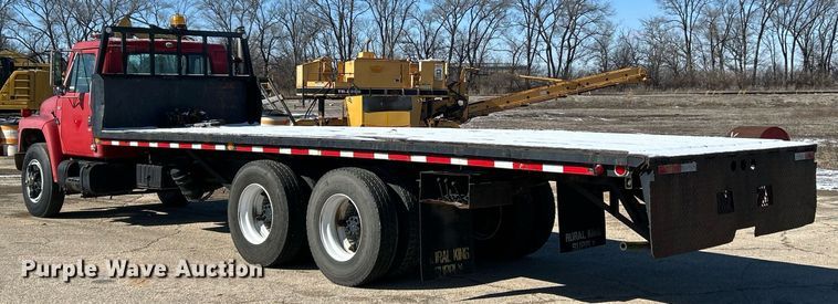 image for item EK2650 1981 International F1954 rollback truck