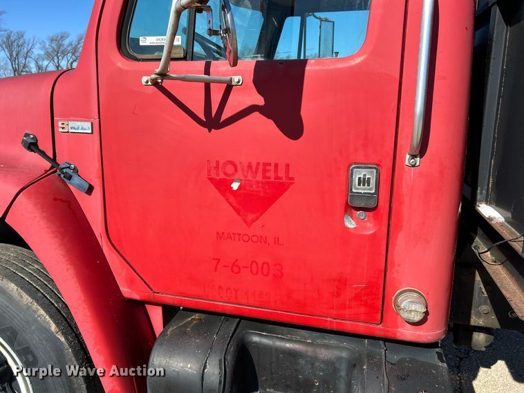 image for item EK2650 1981 International F1954 rollback truck