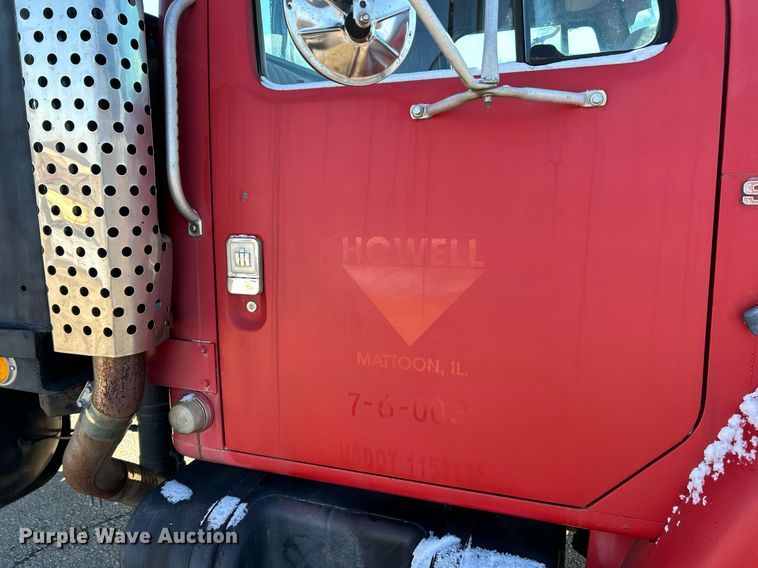 image for item EK2650 1981 International F1954 rollback truck