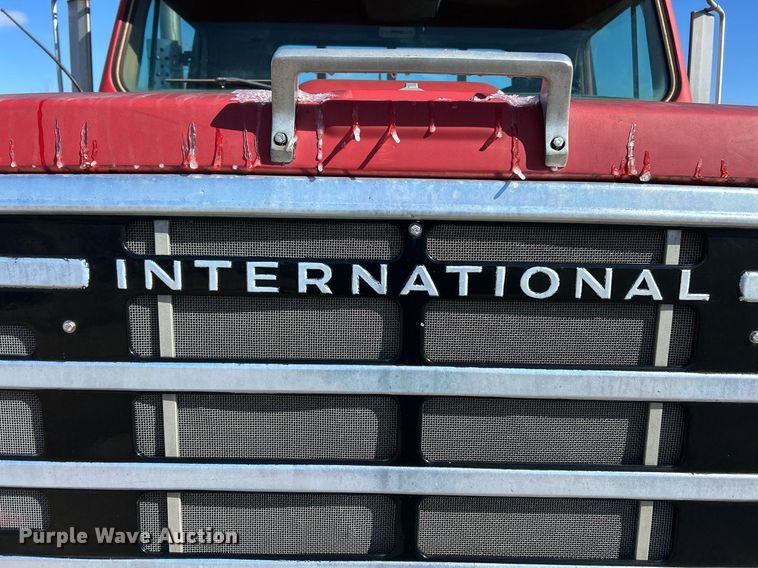 image for item EK2650 1981 International F1954 rollback truck