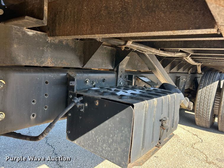 image for item EK2650 1981 International F1954 rollback truck