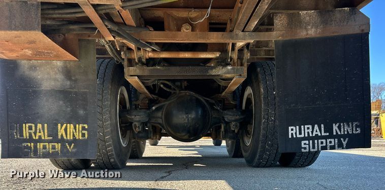 image for item EK2650 1981 International F1954 rollback truck