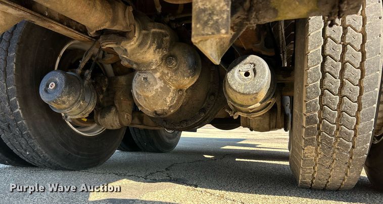 image for item EK2650 1981 International F1954 rollback truck