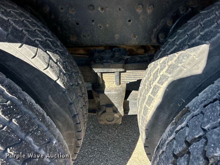 image for item EK2650 1981 International F1954 rollback truck