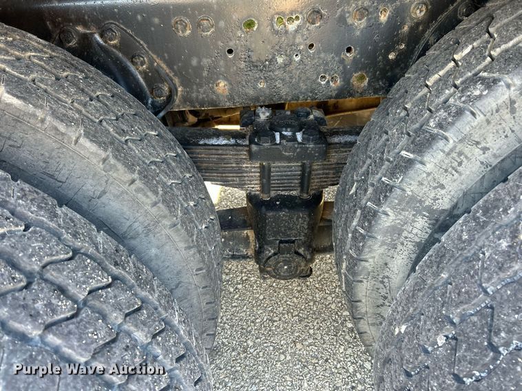 image for item EK2650 1981 International F1954 rollback truck