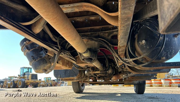 image for item EK2650 1981 International F1954 rollback truck