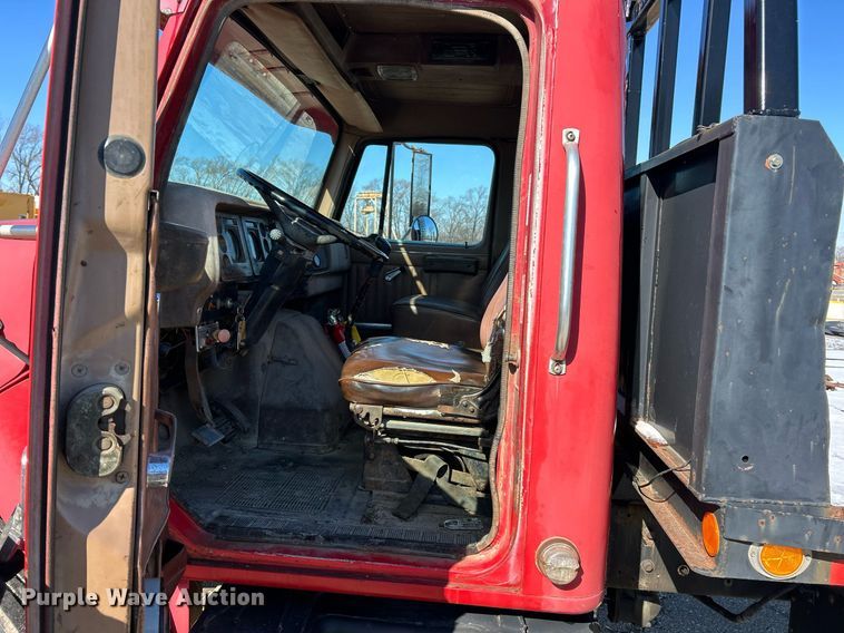 image for item EK2650 1981 International F1954 rollback truck