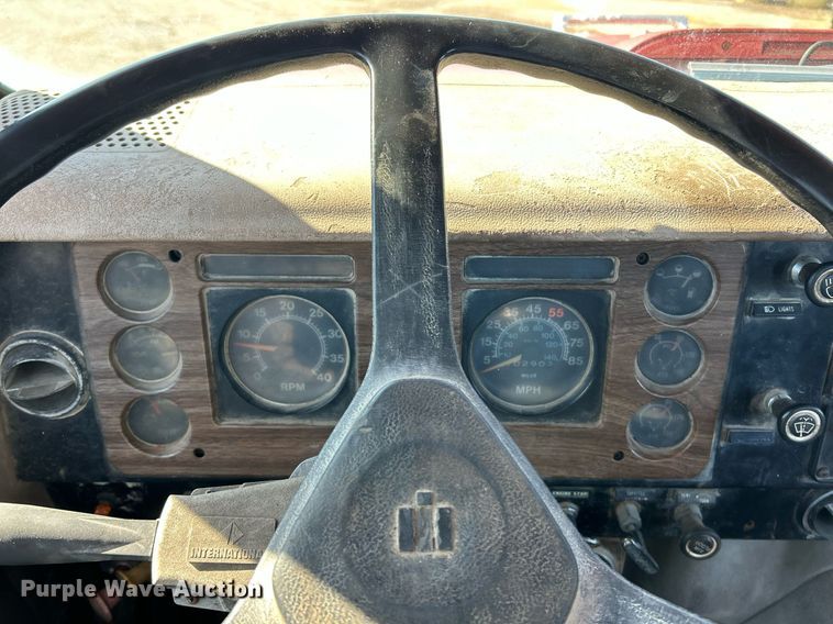 image for item EK2650 1981 International F1954 rollback truck