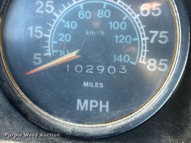 image for item EK2650 1981 International F1954 rollback truck