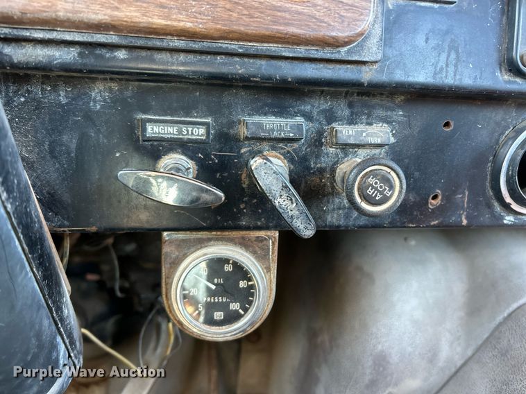 image for item EK2650 1981 International F1954 rollback truck