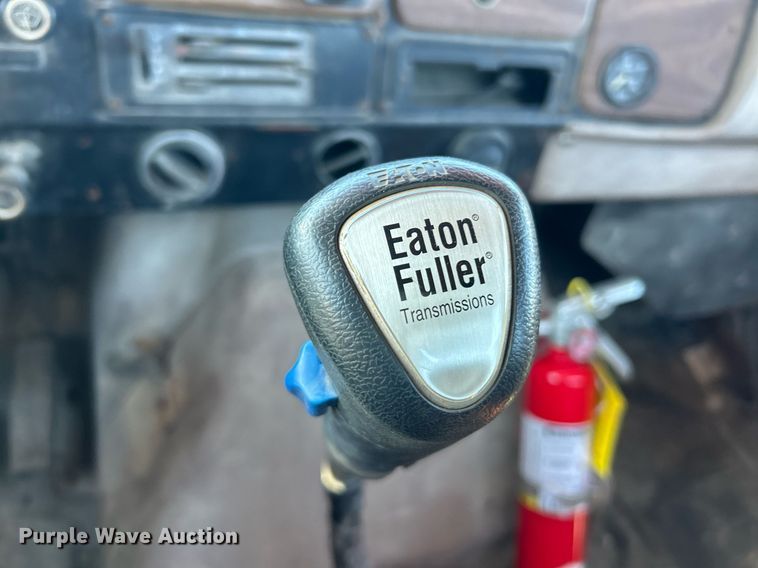 image for item EK2650 1981 International F1954 rollback truck