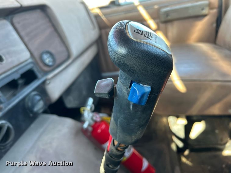 image for item EK2650 1981 International F1954 rollback truck