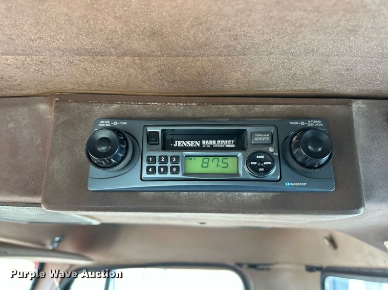 image for item EK2650 1981 International F1954 rollback truck